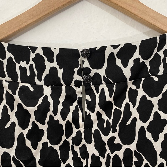 St. John Women’s M Black White Silk Sleeveless Tank Top Lightweight Casual - Picture 7 of 8